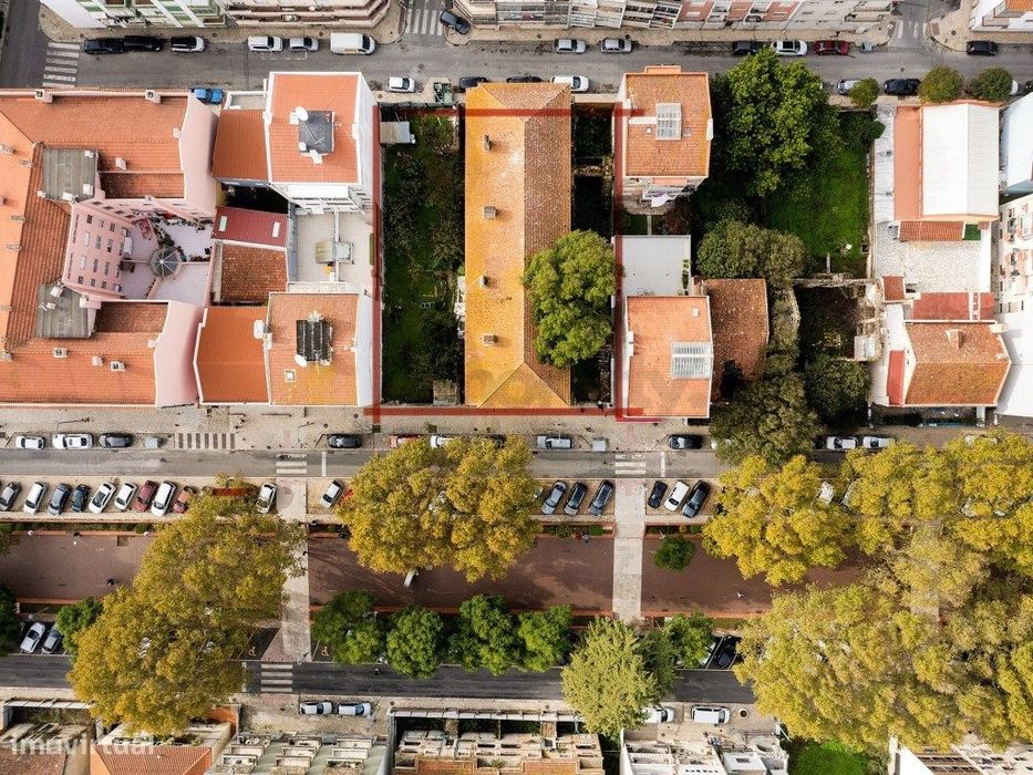 Terreno Para Construir um Prédio Novo em Pleno Coração de Queluz