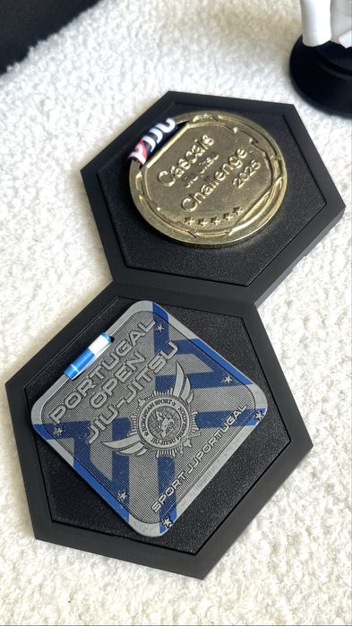 Porta medalha colmeia