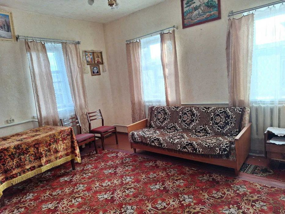 Будинок, літня кухня, гараж, центр, земельна ділянка.