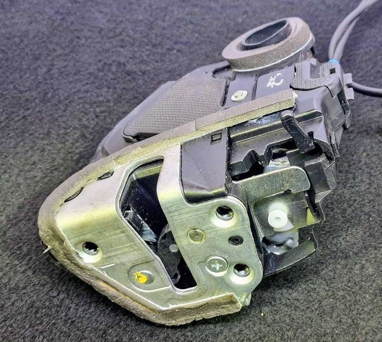 Fechadura / Fecho Porta Trás Esquerdo - TOYOTA AURIS
