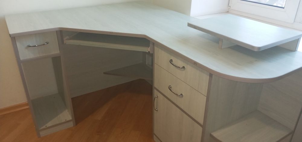 Письмовий стіл кутовий