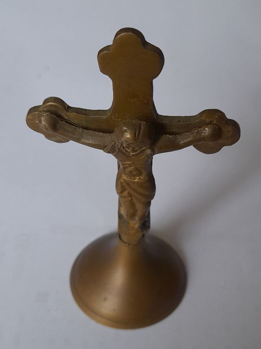 Crucifixo em latão
