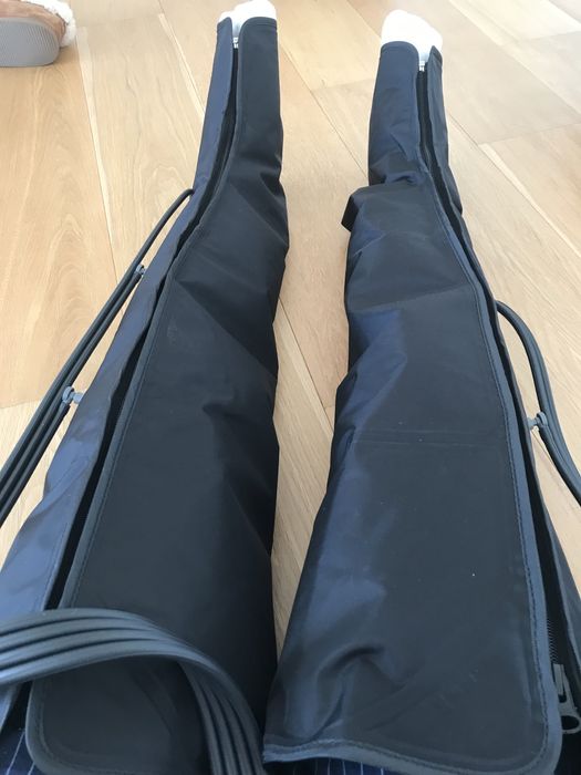 Máquina de pressoterapia nova na caixa.