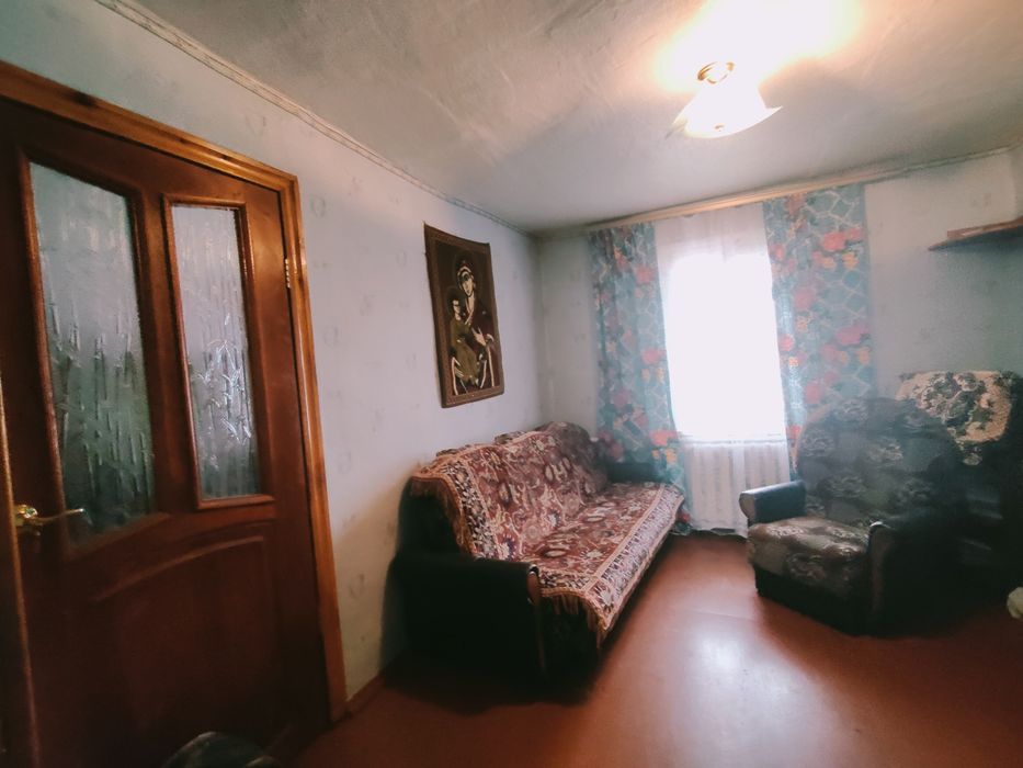 Бабинці-продам цегляний капітальний будинок в центрі селища !