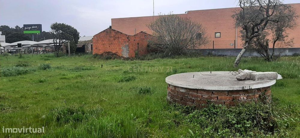 Terreno com 2256m2 ao lado Pingo Doce Embra