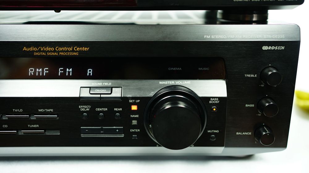 Zestaw SONY amplituner kina STR-DE235 + odtwarzacz CD CDP-XE370 pilot