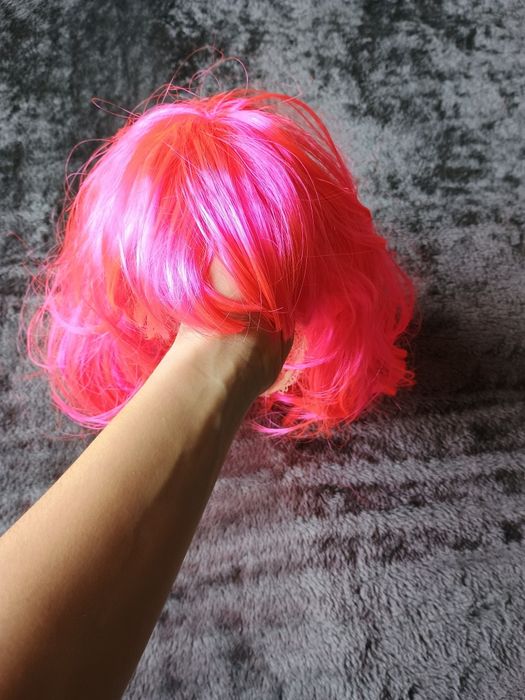 Peruka neonowa Boland