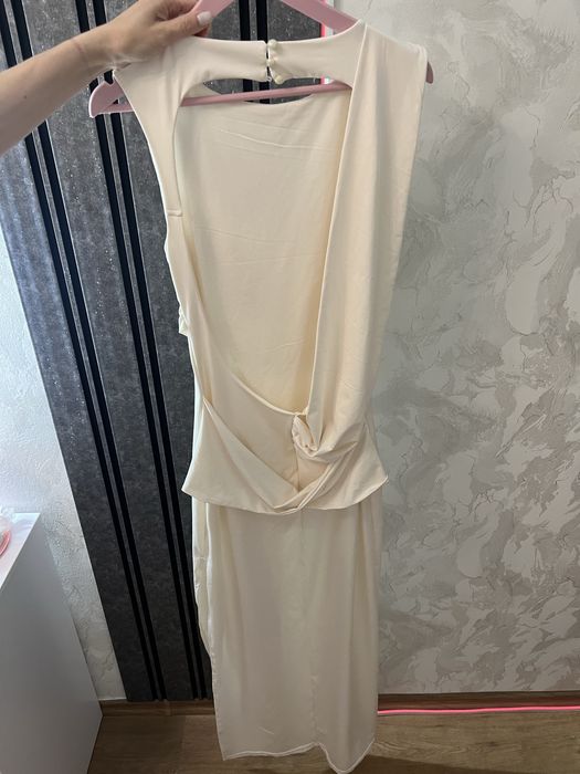 Сукня молочна довга