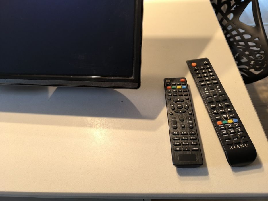Tv 32 całe +wieszak+tuner DVB-T