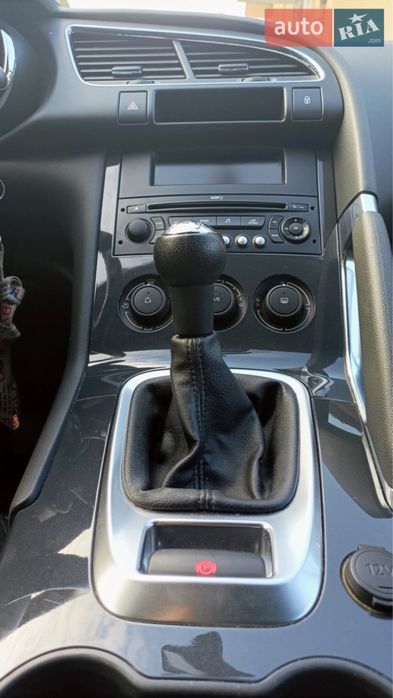 Peugeot 3008 чорний в гарному стані! Кросовер.