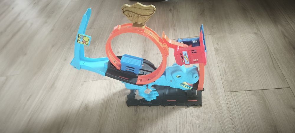 Tor hot wheels dinozaur