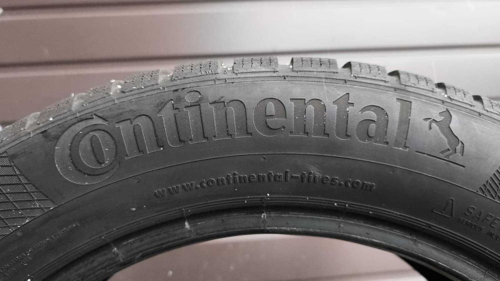 2 sztuki opony zima 215/55/17 Continental 94H  (GD1378)