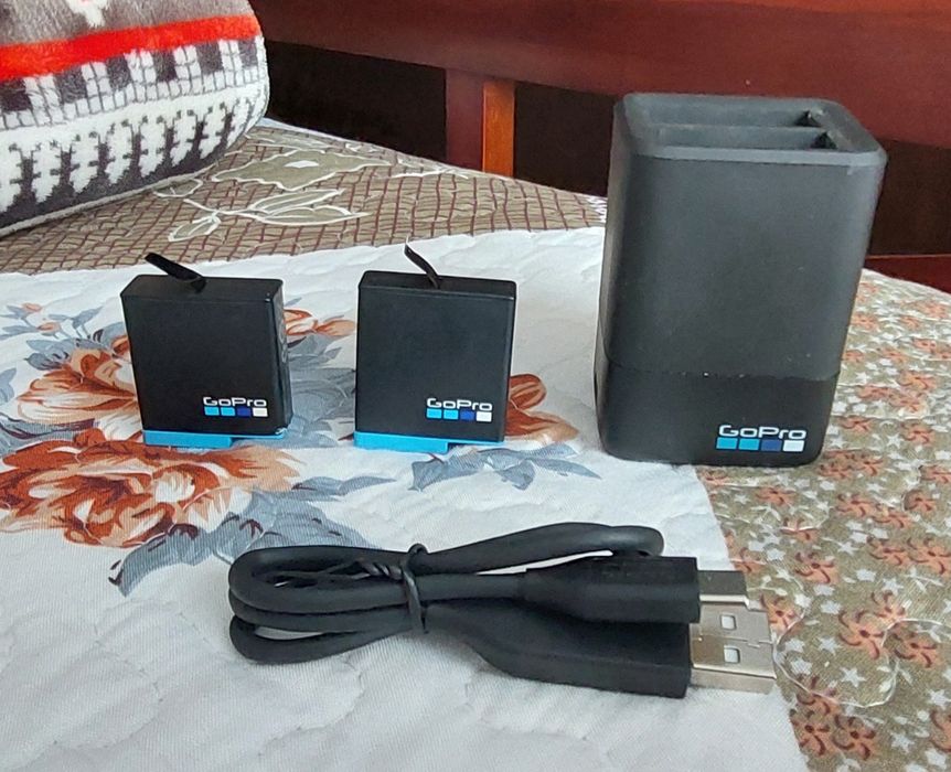 Зарядний пристрій та два акумулятори для GOPRO 5 6 7 8