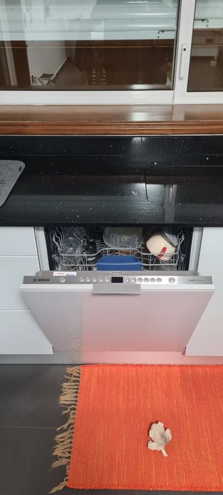 Cozinha completa com eletrodomésticos