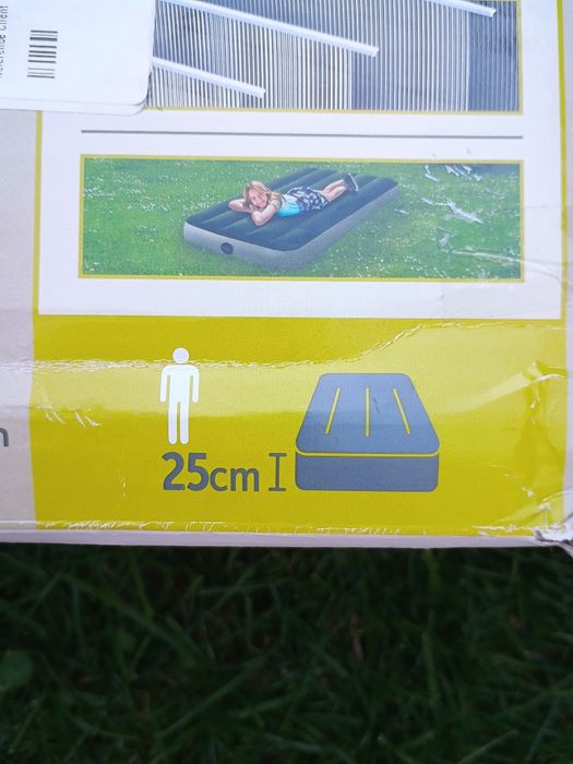 Materac dmuchany z pompką nożną Intex
