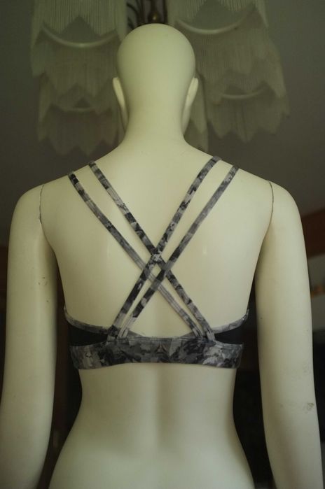 biustonosz sportowy top stanik Reebok Les Mills biegowy fitness joga