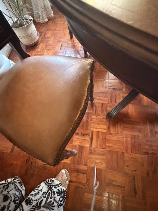 Conjunto de mesa e 4 cadeiras
