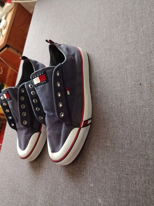 Продам кеди Tommy Hilfiger