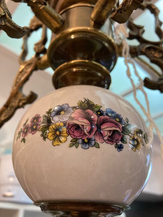 Candeeiro antigo, de tecto em porcelana