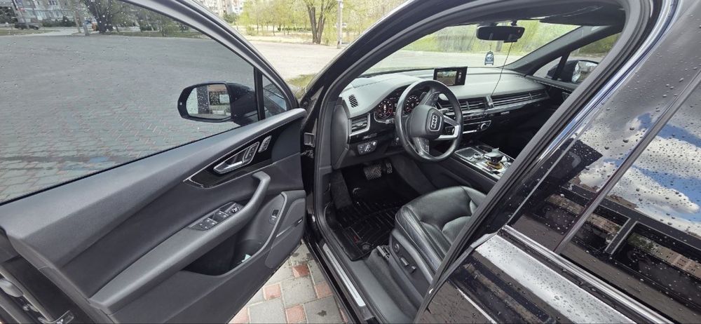 Audi Q7 у відмінному стані