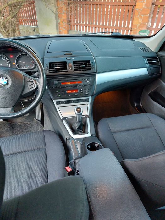 BMW x3 z napędem 4x4.