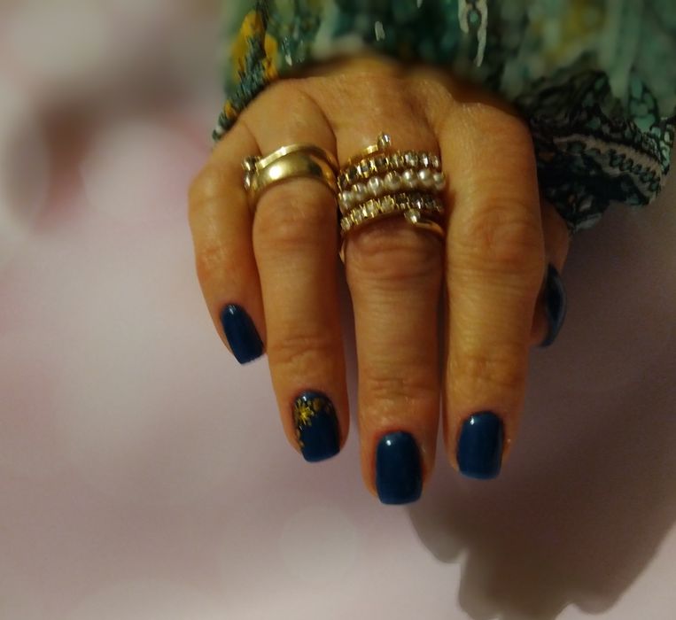 Paznokcie/manicure  hybrydowy i żelowy/ Ząbki