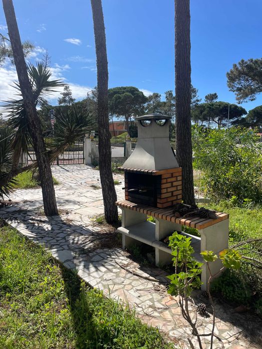 Aluga-se Moradia na Lagoa de Albufeira (Sesimbra) a 200m da praia