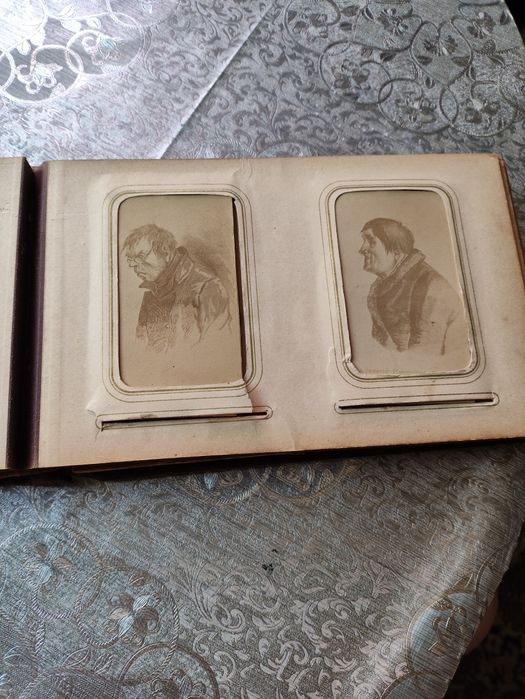 Продам старовинний дерев'яний альбом