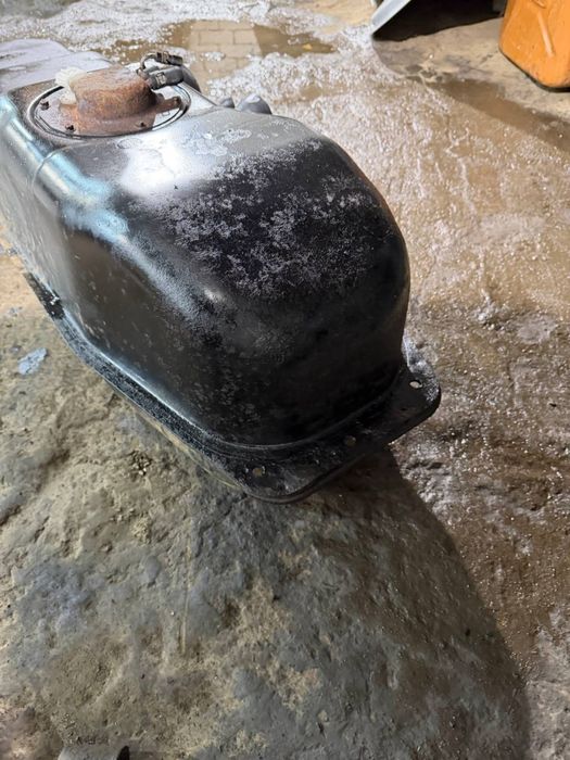 Паливний бак Nissan Navara D22 2.5D