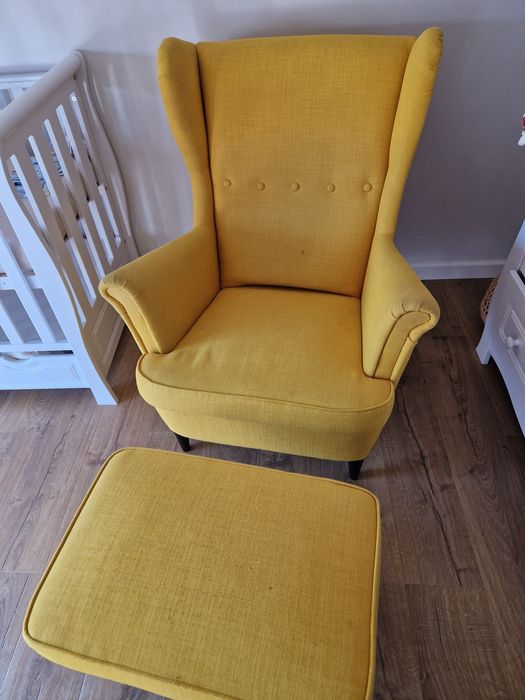 Komplet fotel uszak ikea żółty podnóżek STRANDMON