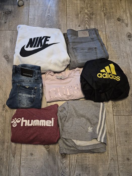 Zestaw ubrań ze zdjęć.