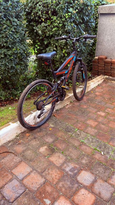 Bicicleta dupla suspensão