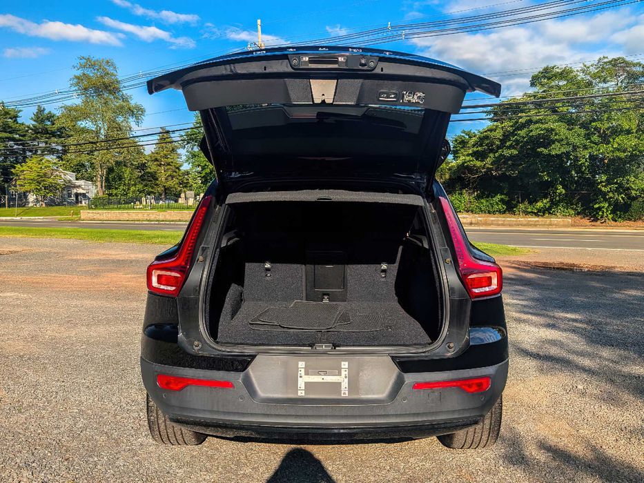 Volvo XC40 Electric      2022
