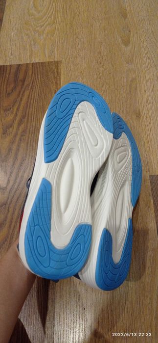 Кроссовки , кросівки , красовки