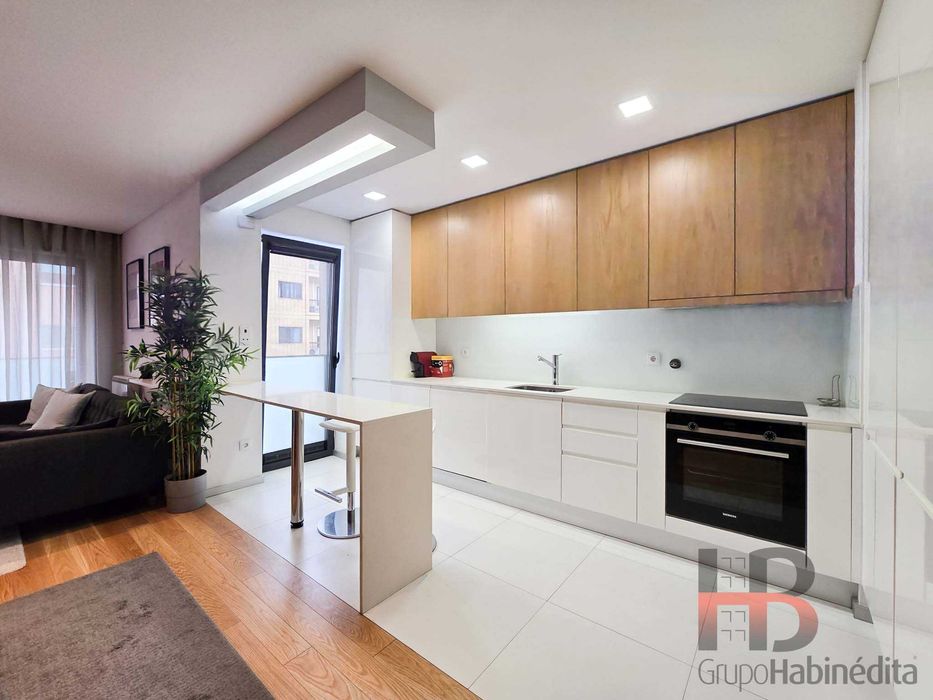 Apartamento T2+1, Garagem, Mobilado e Pronto a Habitar - Porto Centro