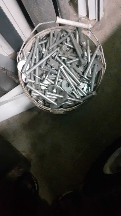Parafusos e anilhas
