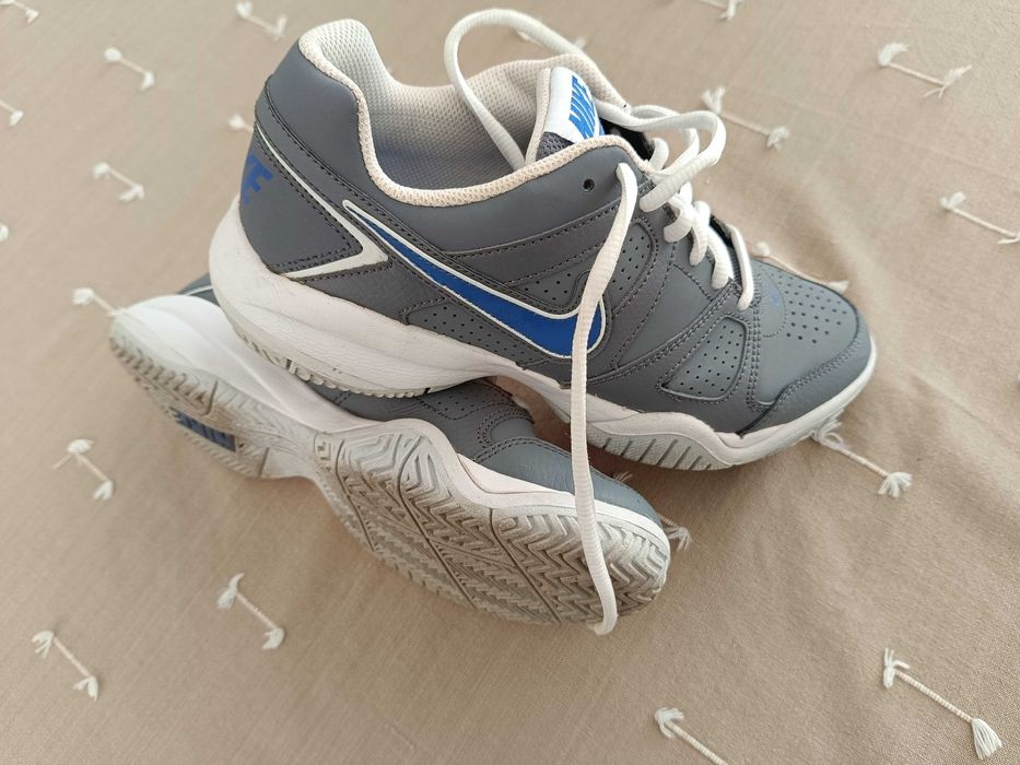 Tênis Nike City Court 7