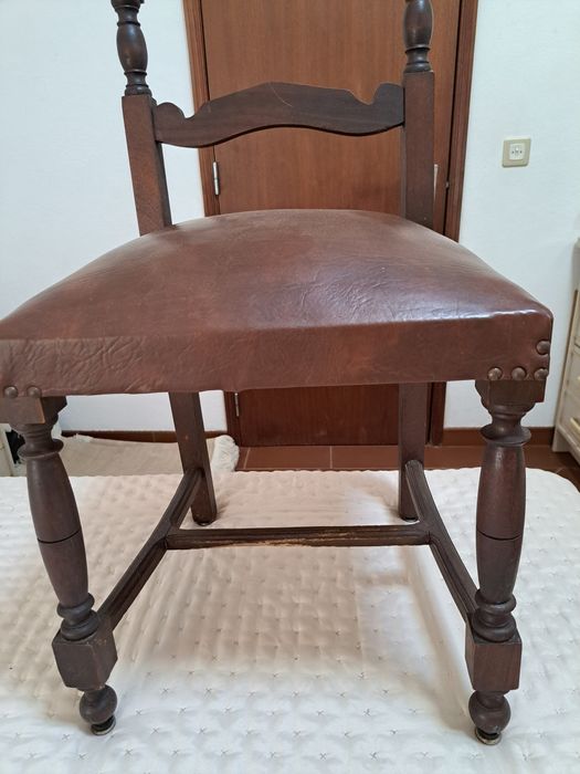 Cadeiras rústicas  em perfeito estado