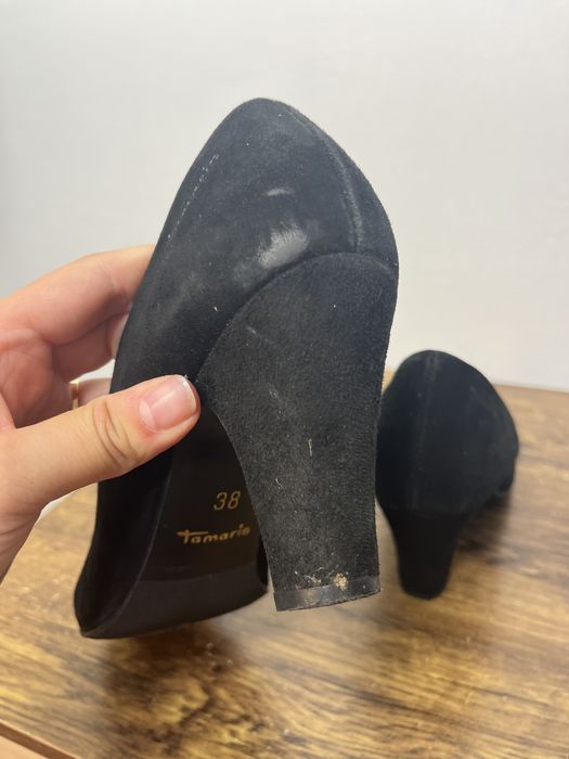 Czarne zamszowe skorzane buty na obcasie szpilki Tamaris rozmiar 38,5