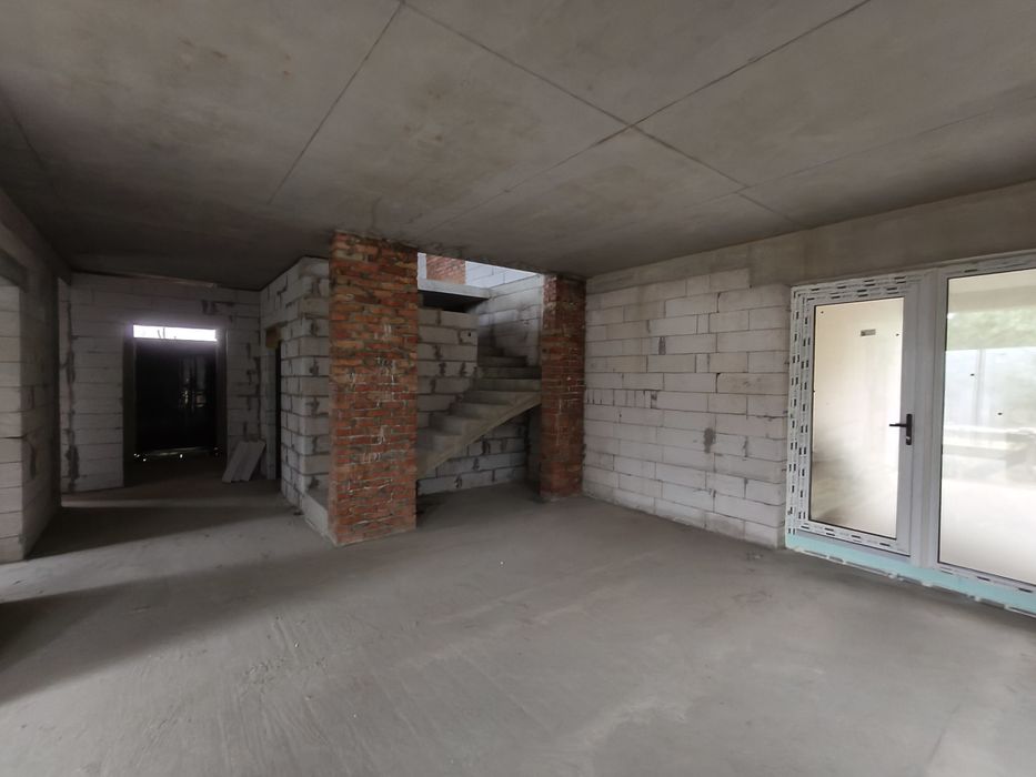 Продаж будинку  двохповерхового