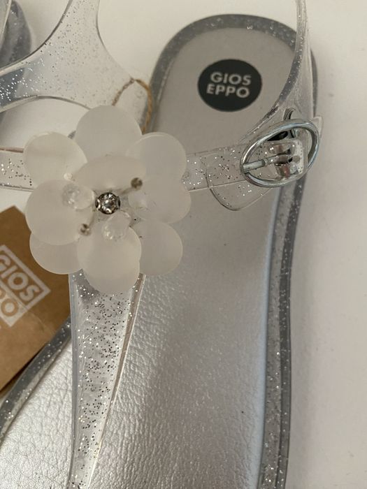 Sandalias novas com brilho