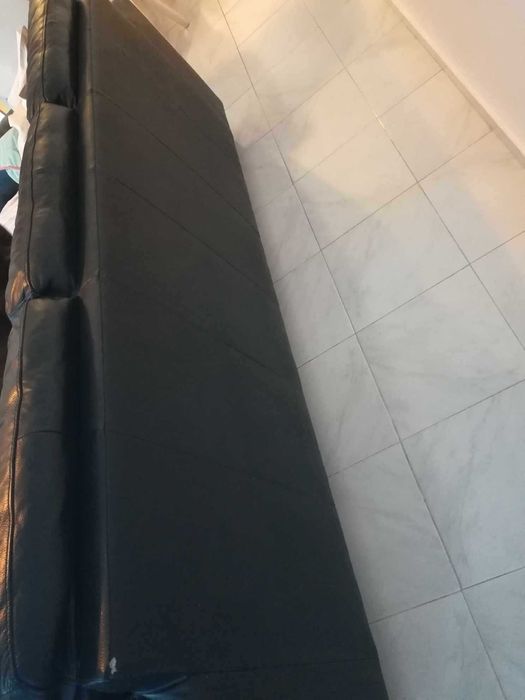 Sofá preto de 3 lugares 200x85cm