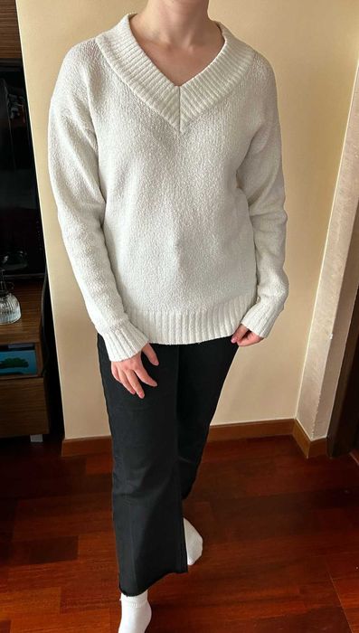 Biały sweter dekolt V Sinsay XS