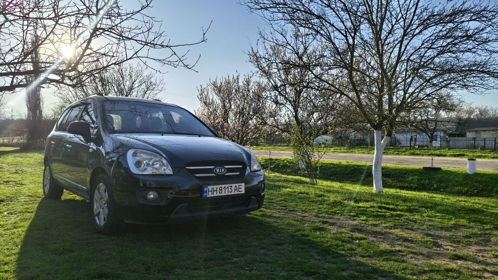 Продам Kia Karens