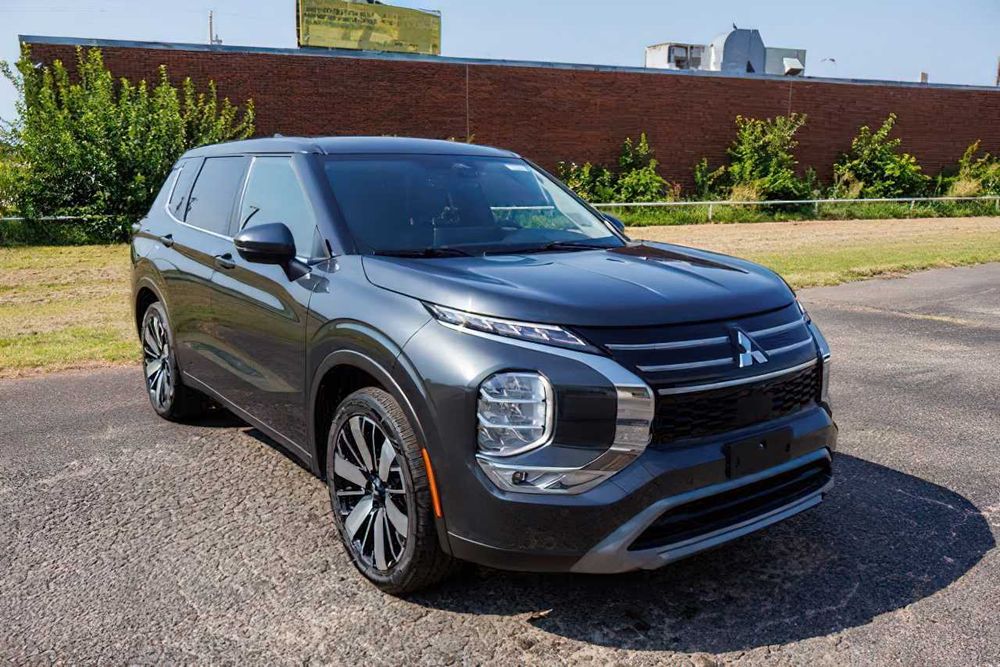 Mitsubishi Outlander      2025