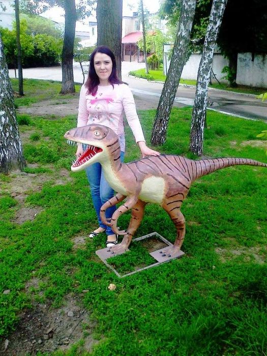 Скульптура ландшафтная динозавр Раптор.