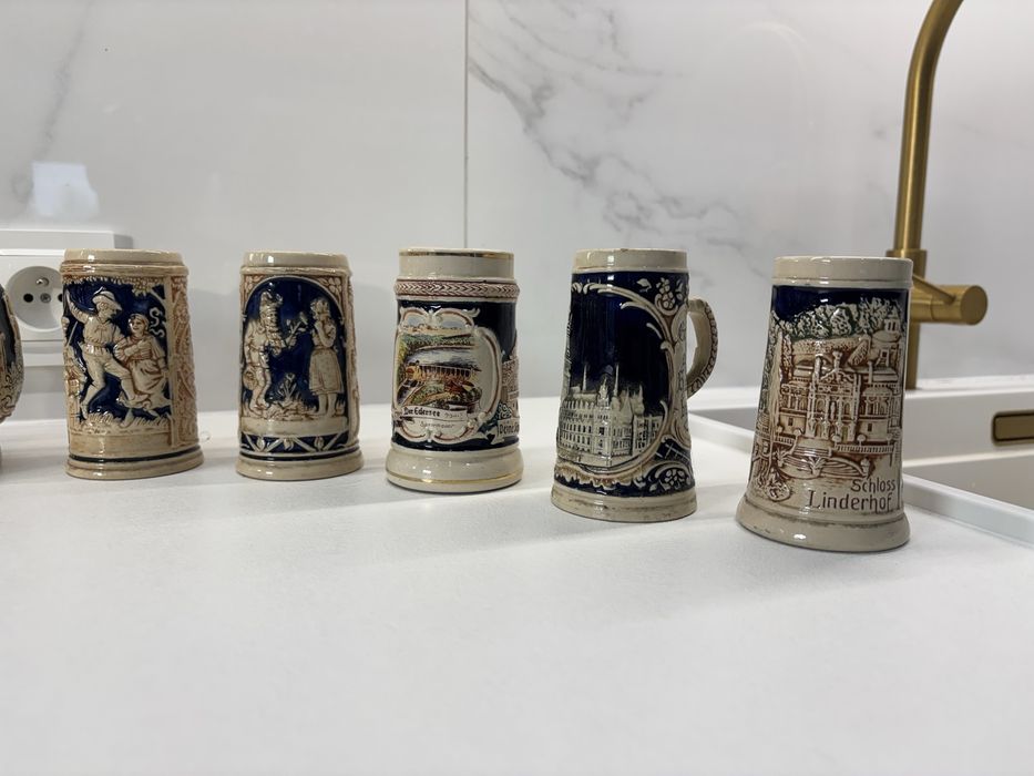 Kufle z kanionki oraz wloski wazon z motywem kwiatowym