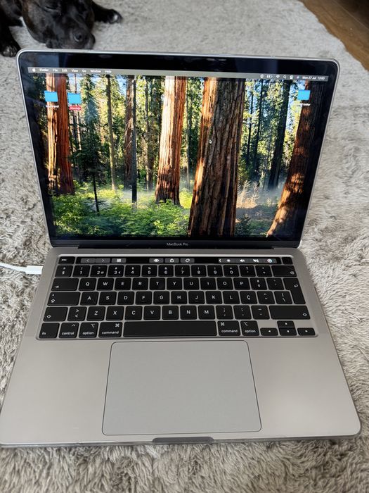 MacBook Pro 2020 13" touch bar i5 16GB Ram 500GB