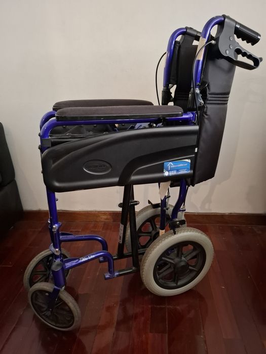 Cadeira de rodas usada