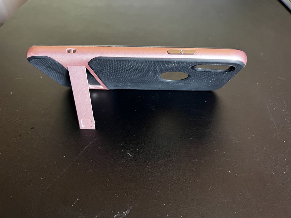 Capa Iphone X plastico preto e rebordo rosa com suporte